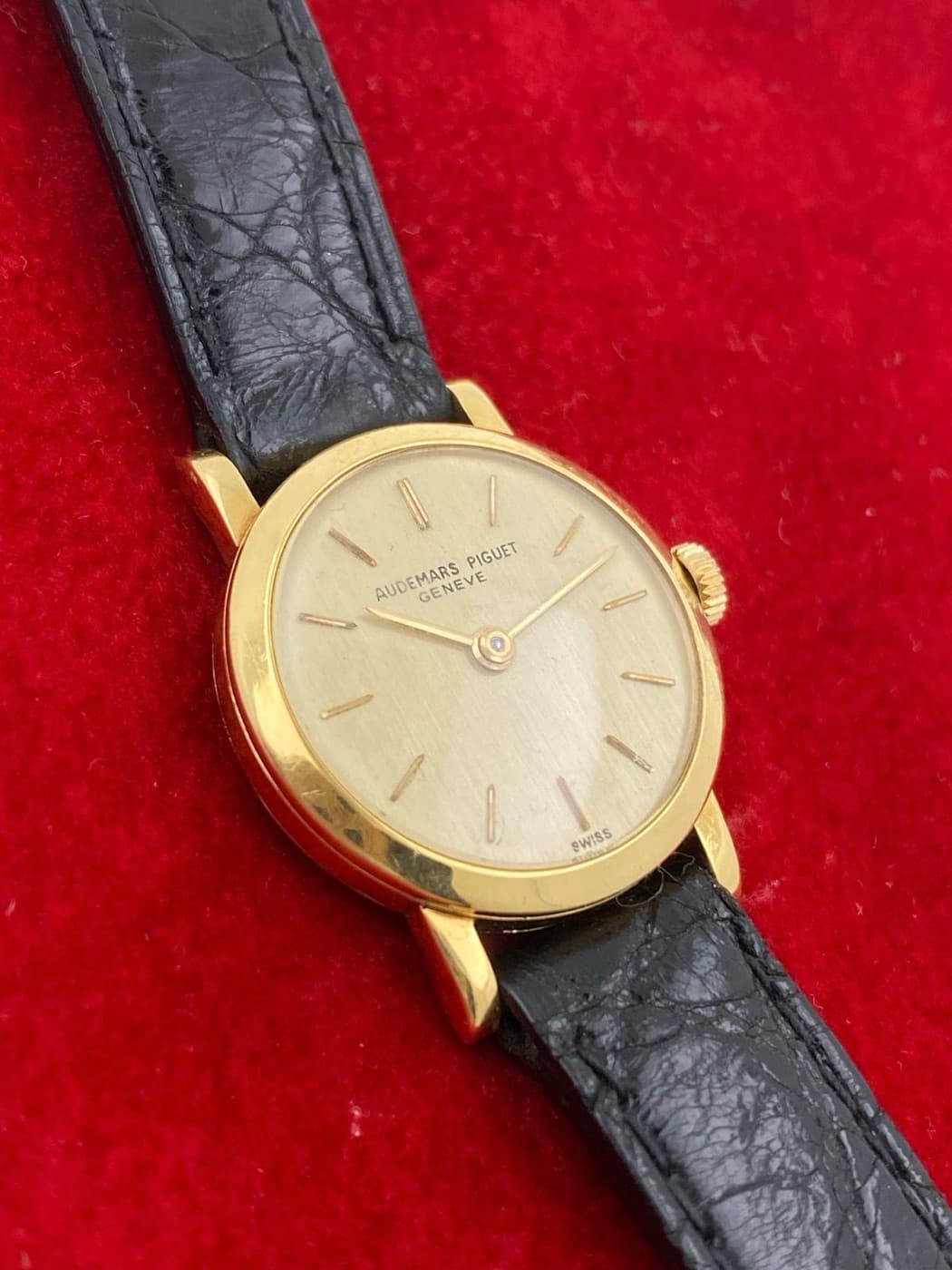 Audemars Piguet Vintage Damenuhr (Gelbgold) – Ansicht 3